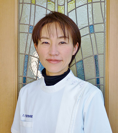 院 長　獣医師　保野 英美